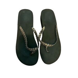 American Eagle Women's Brown Braided Leather Flip Flops Size 8.5Casual Sandals